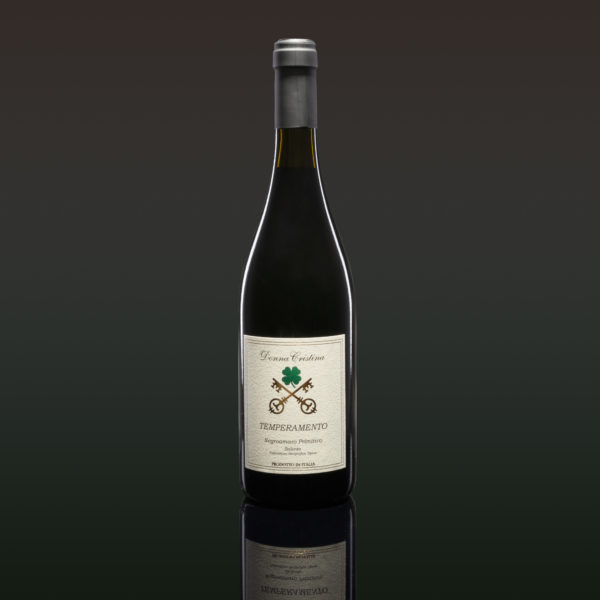 «Temperamento» Negroamaro/Primitivo I.G.T. Deep red von purple reflections; harmonic wine with a scent of red fruits and spices in the aftertaste. Slightly silky with a vanilla note: the fruity accompaniment ideal for Italian cuisine. Listen to the description