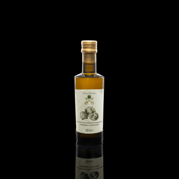 Olio Extra Vergine di Oliva aromatizzato al Tartufo Bianco Olio assolutamente naturale, senza aggiunta di polveri industriali e aromi. Solo olio d'oliva extravergine e Tartufo Bianco.